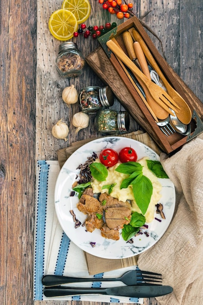 Taliz z kolorowym jedzeniem